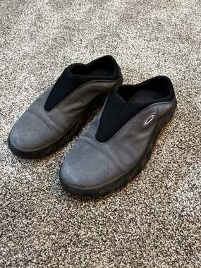 Vintage Oakley 'Bobbie' Leather Mule Clog Slip-On Shoes